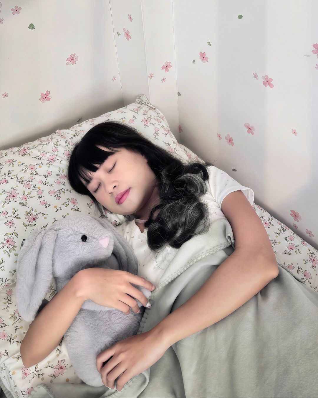 Lyra, the weighted bunny